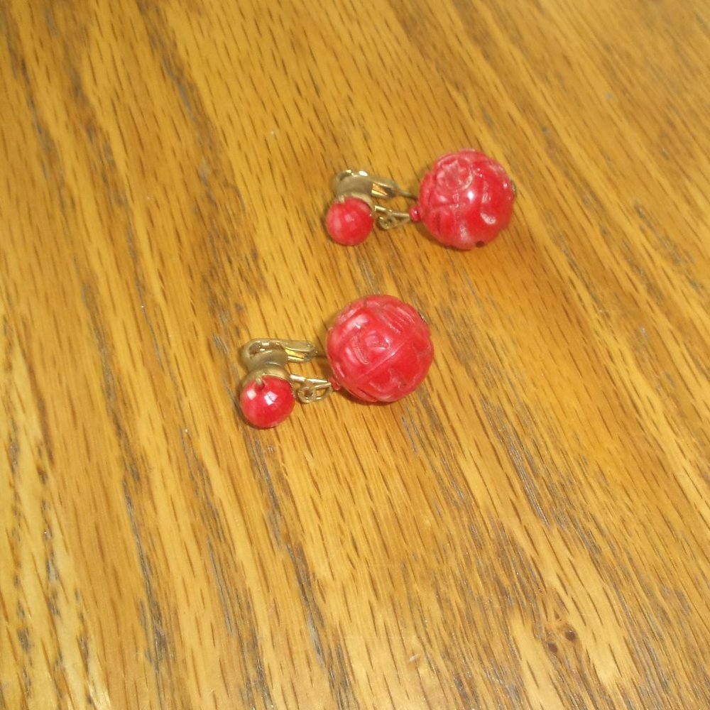 Dalsheim clip earrings gold tone red carved Lucite ball dangles